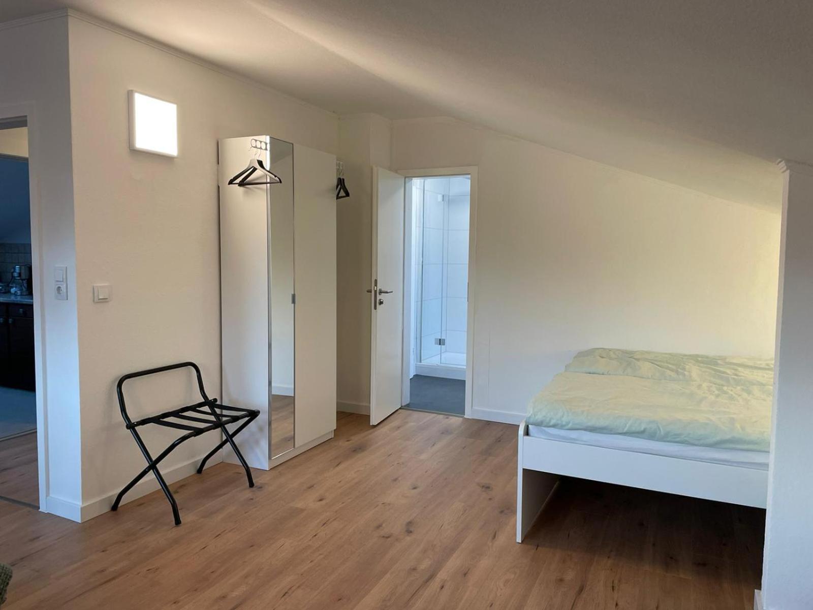 --Renoviert-- Ruhige 1-Zimmer Einliegerwohnung Mit Kueche Und Bad In Grossburgwedel Eksteriør bilde